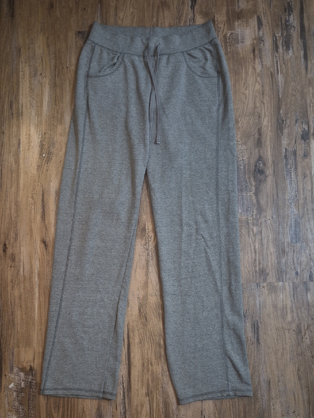 NWOT Hanes LIVE LOVE COLOR Drawstring Sweatpants. Grey. Medium.